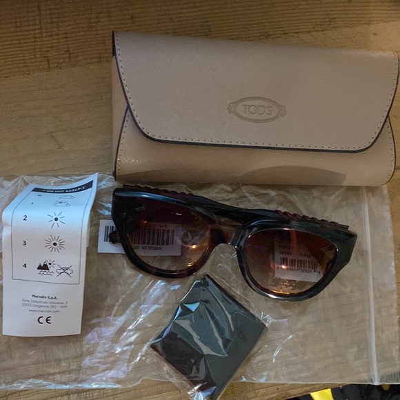 TOD’S 52mm Square Sunglasses - Picture 3 of 7